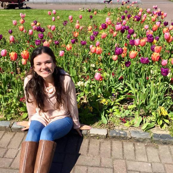 Meet your Posher, Claudia - Picture 1 of 1